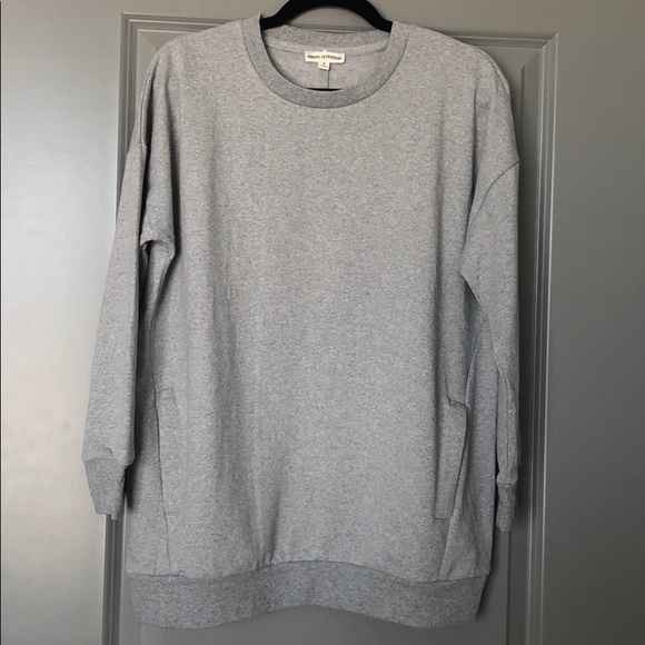 Zenana Outfitters Tops - Grey Sweatshirt with Pockets